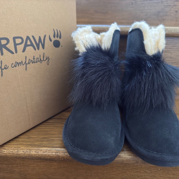 BEARPAW Libby Suede Sheepskin Pom Pom Boot 9 NWT - Picture 2 of 7